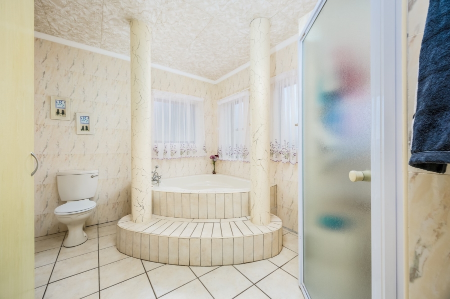 9 Bedroom Property for Sale in Vierlanden Western Cape